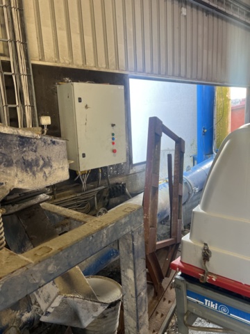 1420051-28 Cement silo with loading and unloading system