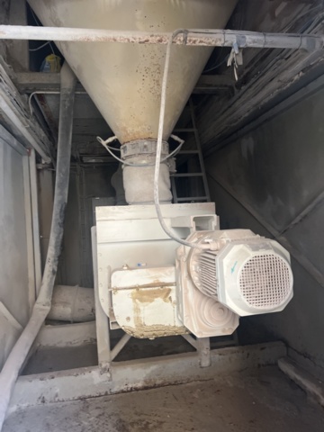 1420051-36 Cement silo with loading and unloading system