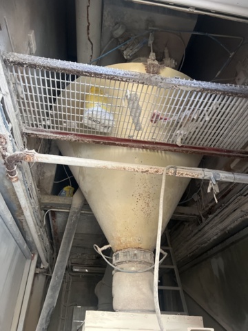 1420051-37 Cement silo with loading and unloading system