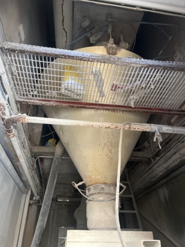 1420051-38 Cement silo with loading and unloading system