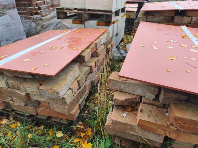 1438711-5 Brick and lightweight concrete blocks