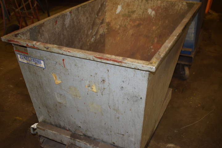 Garbage container/tip container on wheels - PS Auction - We value the ...