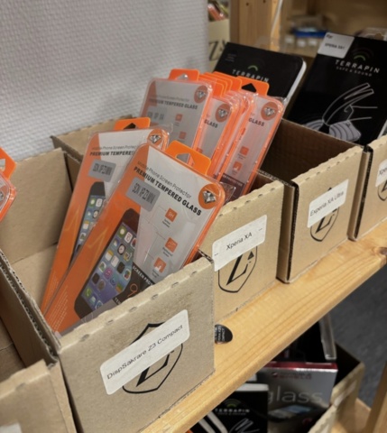 1070321-13 Mobilskal och mobilfodral - cirka 270 objekt