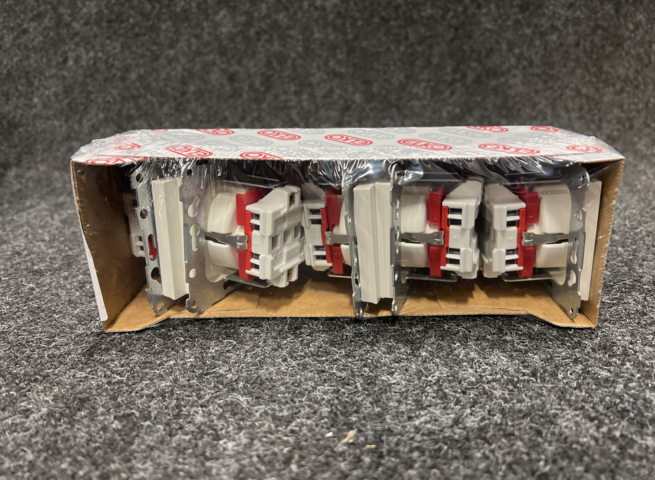 1440504-4 40 st 1-vägsuttag Elko