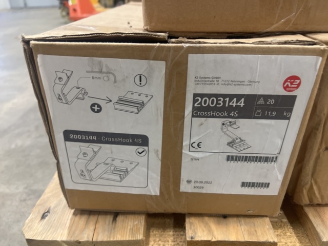 1431429-18 Various fasteners and installation materials for solar panels - 6 pallets