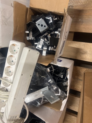 1431429-25 Various fasteners and installation materials for solar panels - 6 pallets