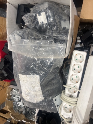 1431429-26 Various fasteners and installation materials for solar panels - 6 pallets