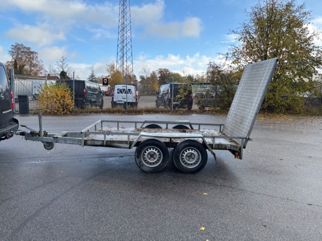 918908-2 Maskintrailer - CO Släpet 2000