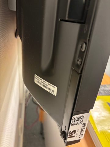 1372958-2 2 LG TVs (42" & 50") + Yamaha speaker system YST-SW215