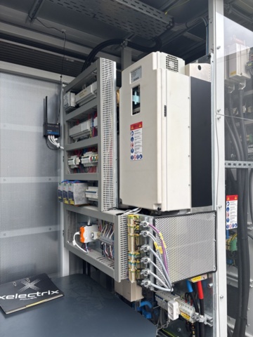 1131577-27 Energilager - xelectrix Power Box XPB Unlimited M10 (XPB-U150-240-M10)