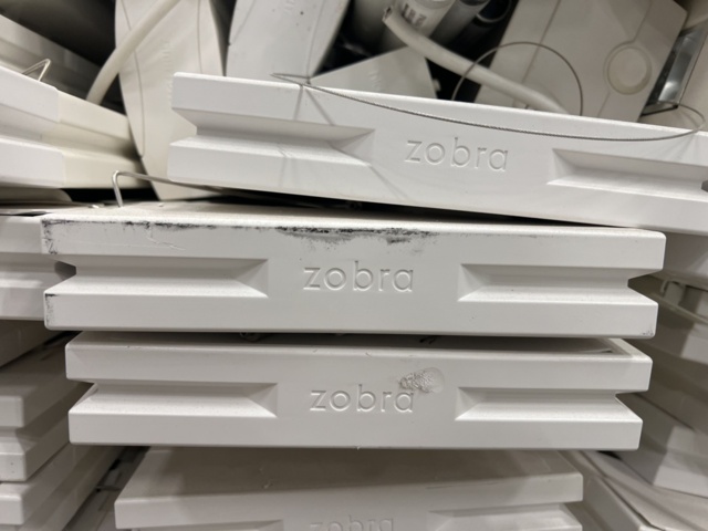 1440552-7 Parti med lysrörsarmaturer