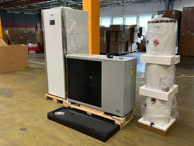 1440743-2 9 kW luft/vatten värmepump från Energy Save med stor 250L varmvattenstank L62