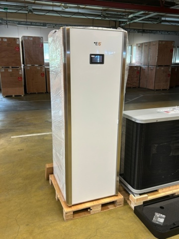 1440743-6 9 kW luft/vatten värmepump från Energy Save med stor 250L varmvattenstank L62