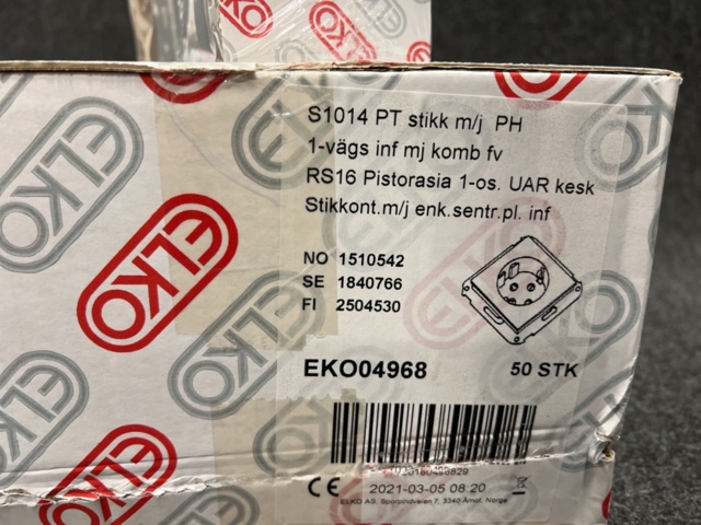 1440502-3 50 st  1-vägsuttag Elko