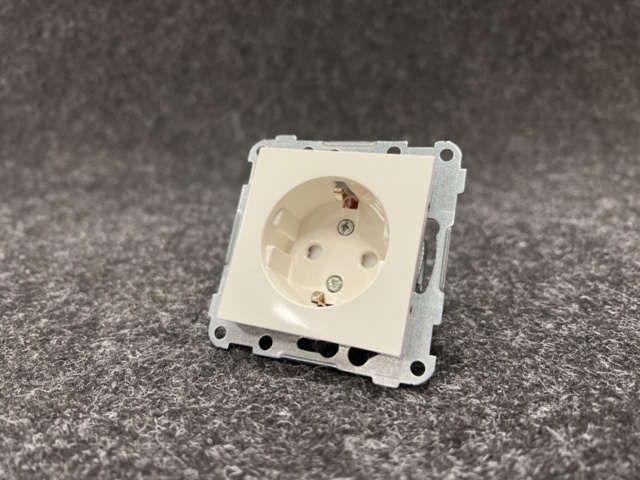 1440503-6 50 st  1-vägsuttag Elko