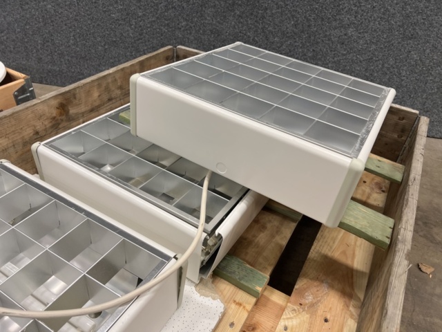 1440558-7 Parti med belysning