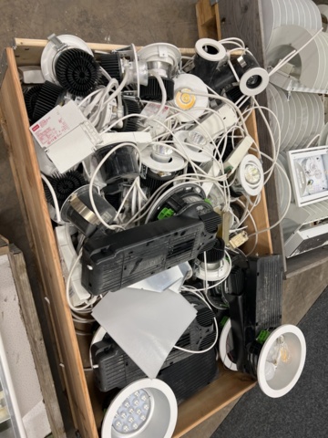 1440558-8 Parti med belysning