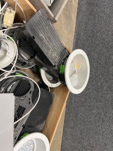 1440558-12 Parti med belysning