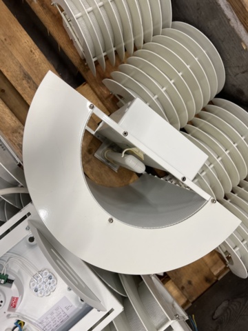 1440558-14 Parti med belysning