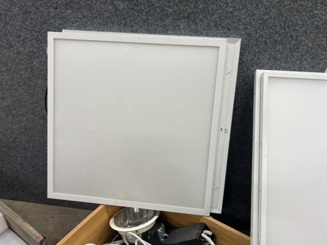 1440558-22 Parti med belysning