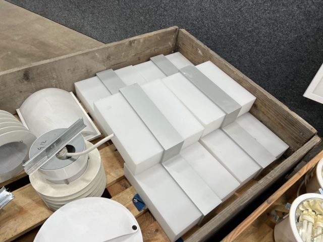 1440558-23 Parti med belysning