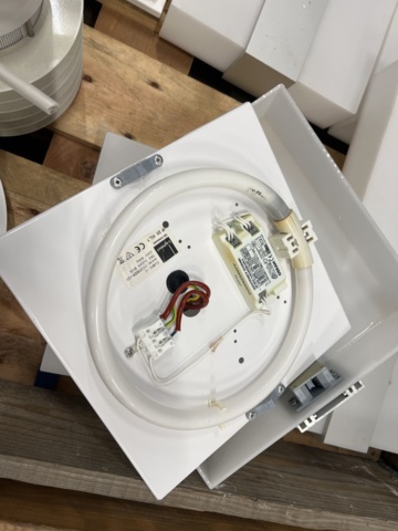 1440558-27 Parti med belysning