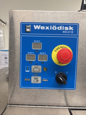 1407982-5 Wexiödisk WD-211E belt dishwasher with associated roller conveyor and washing station