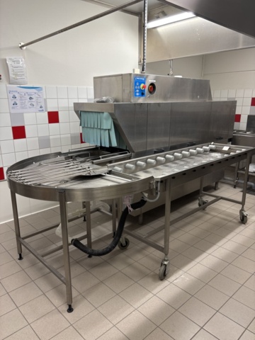 1407982-8 Wexiödisk WD-211E belt dishwasher with associated roller conveyor and washing station