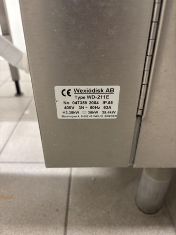 1407982-3 Wexiödisk WD-211E belt dishwasher with associated roller conveyor and washing station