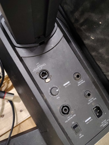 1440366-9 Speaker system – Bose, L1 Model II with B2 bass module, ToneMatch