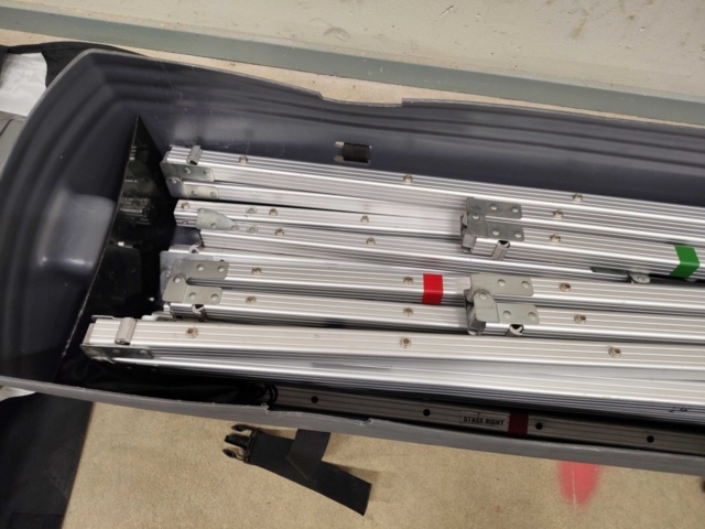 1440401-3 Portable Projector screen 4:3, with leg stand