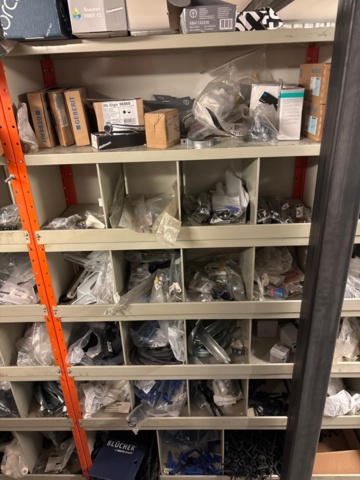 1388813-20 Large plumbing warehouse, storage shelves, trolleys according to the pictures