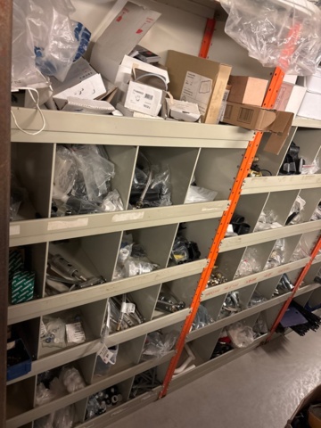 1388813-21 Large plumbing warehouse, storage shelves, trolleys according to the pictures