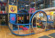 1427480 Lekland med hinderbana och rutschkanor - SPI Global Play