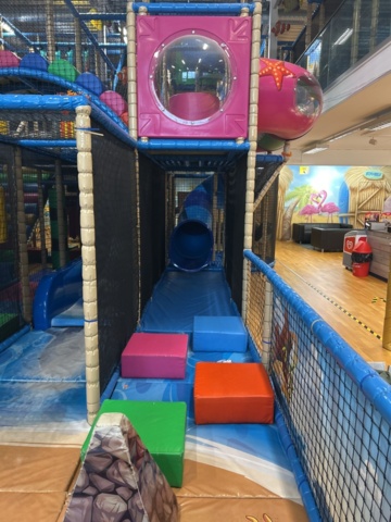 1427480-13 Lekland med hinderbana och rutschkanor - SPI Global Play