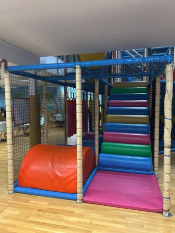 1427480-16 Lekland med hinderbana och rutschkanor - SPI Global Play