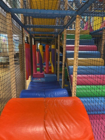 1427480-17 Lekland med hinderbana och rutschkanor - SPI Global Play