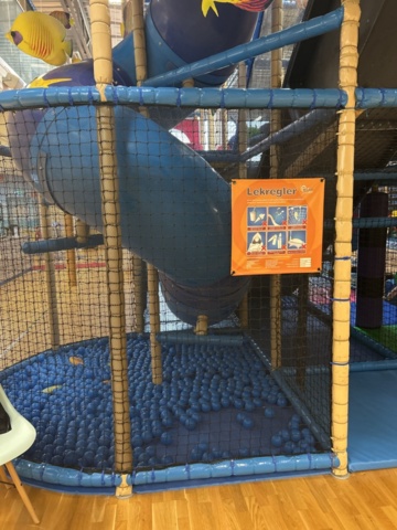 1427480-20 Lekland med hinderbana och rutschkanor - SPI Global Play