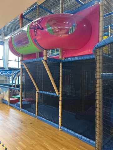 1427480-21 Lekland med hinderbana och rutschkanor - SPI Global Play