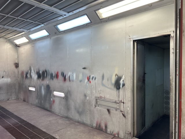 1305232-12 Komplett billackeringsanläggning med ventilationssystem och separat teknikrum