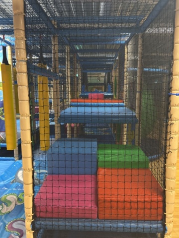 1427480-39 Lekland med hinderbana och rutschkanor - SPI Global Play