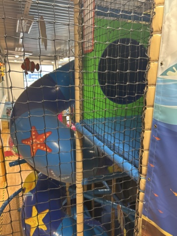 1427480-42 Lekland med hinderbana och rutschkanor - SPI Global Play