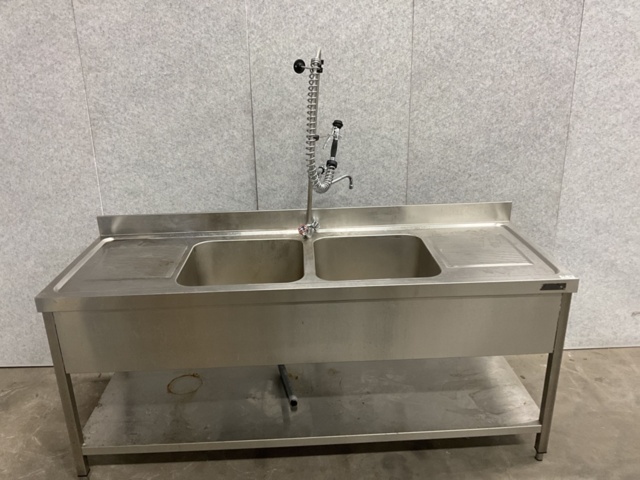 1406584-5 Stainless steel bench with shower head