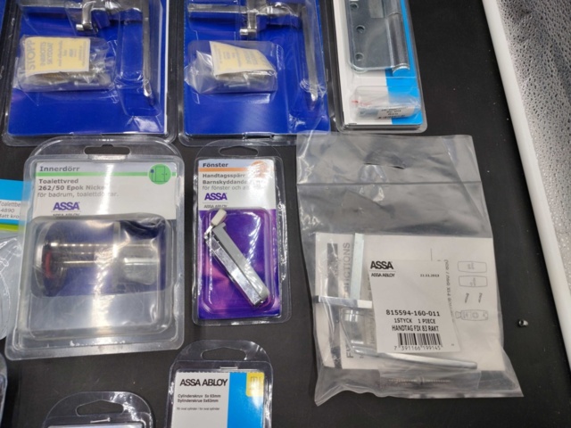 1442743-4 Door and window fittings - Assa Abloy