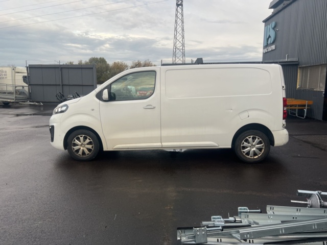1351350-8 Skåpbil Opel Vivaro IP 2.0 Automatisk, 122hk -2020