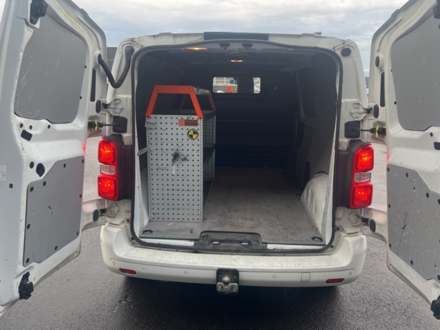 1351350-25 Skåpbil Opel Vivaro IP 2.0 Automatisk, 122hk -2020