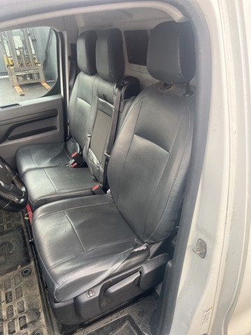 1351350-31 Skåpbil Opel Vivaro IP 2.0 Automatisk, 122hk -2020