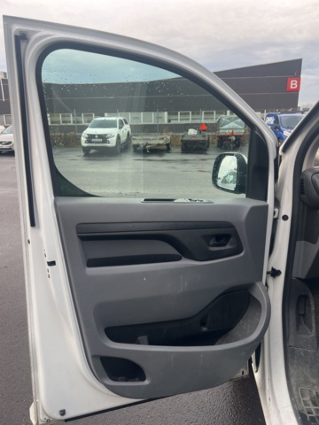 1351350-32 Skåpbil Opel Vivaro IP 2.0 Automatisk, 122hk -2020