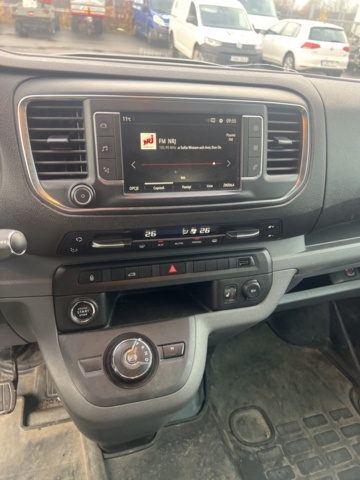 1351350-35 Skåpbil Opel Vivaro IP 2.0 Automatisk, 122hk -2020