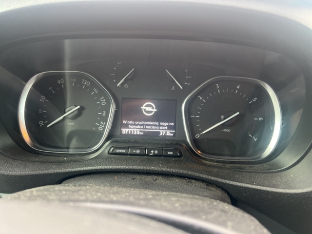 1351350-36 Skåpbil Opel Vivaro IP 2.0 Automatisk, 122hk -2020